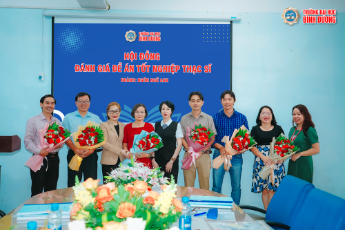 Chúc mừng 02 học viên cao học bảo vệ thành công đề án tốt nghiệp thạc sĩ ngành Ngôn ngữ Anh